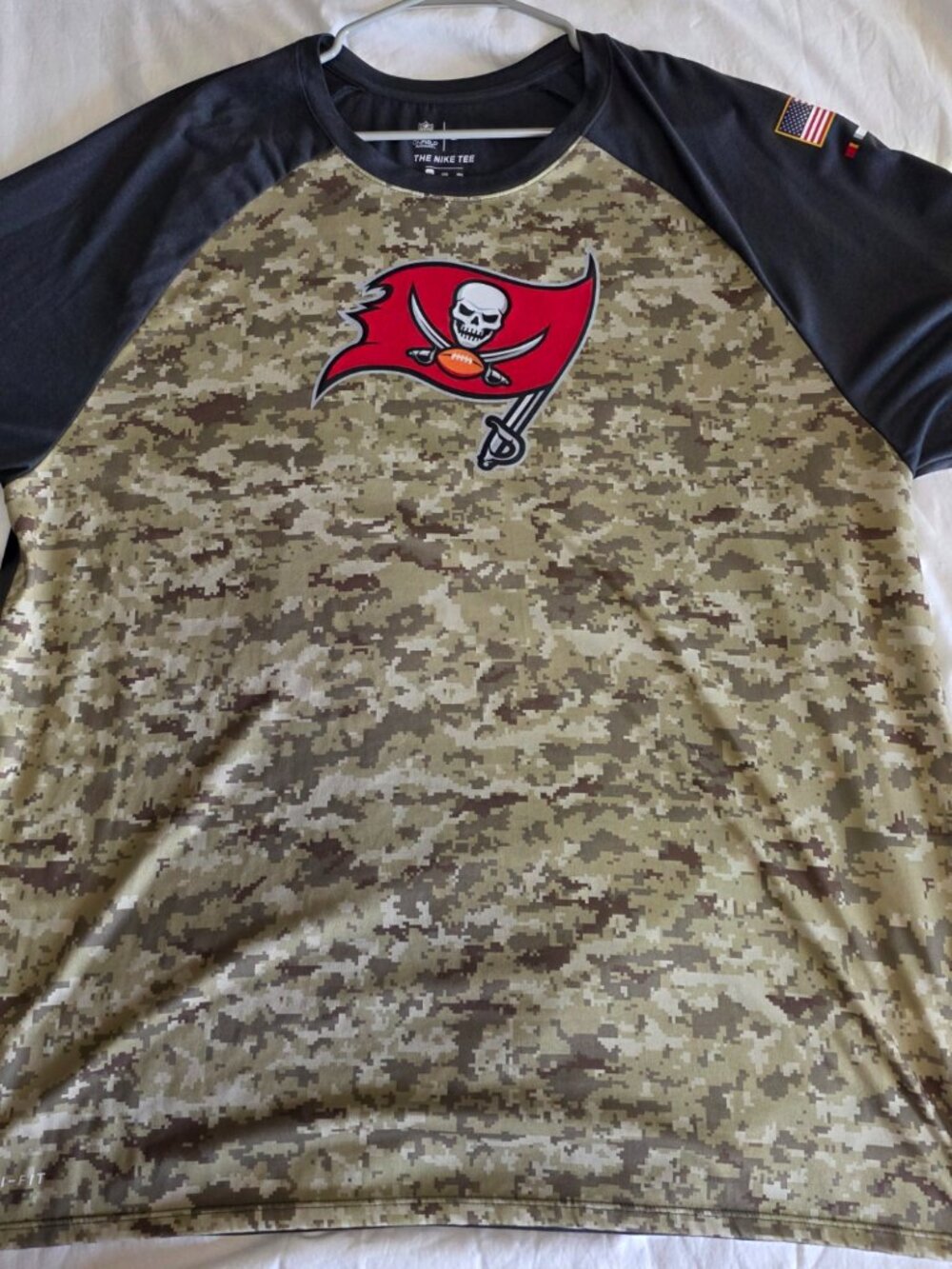 Nike NFL Tampa Bay Buccaneers Salute to Service Camo Dri-Fit Tee 3XL - Picture 1 of 3